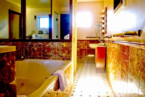 A Cayuga LakeFront Inn - Hotel Alt, Ithaca New York image 1